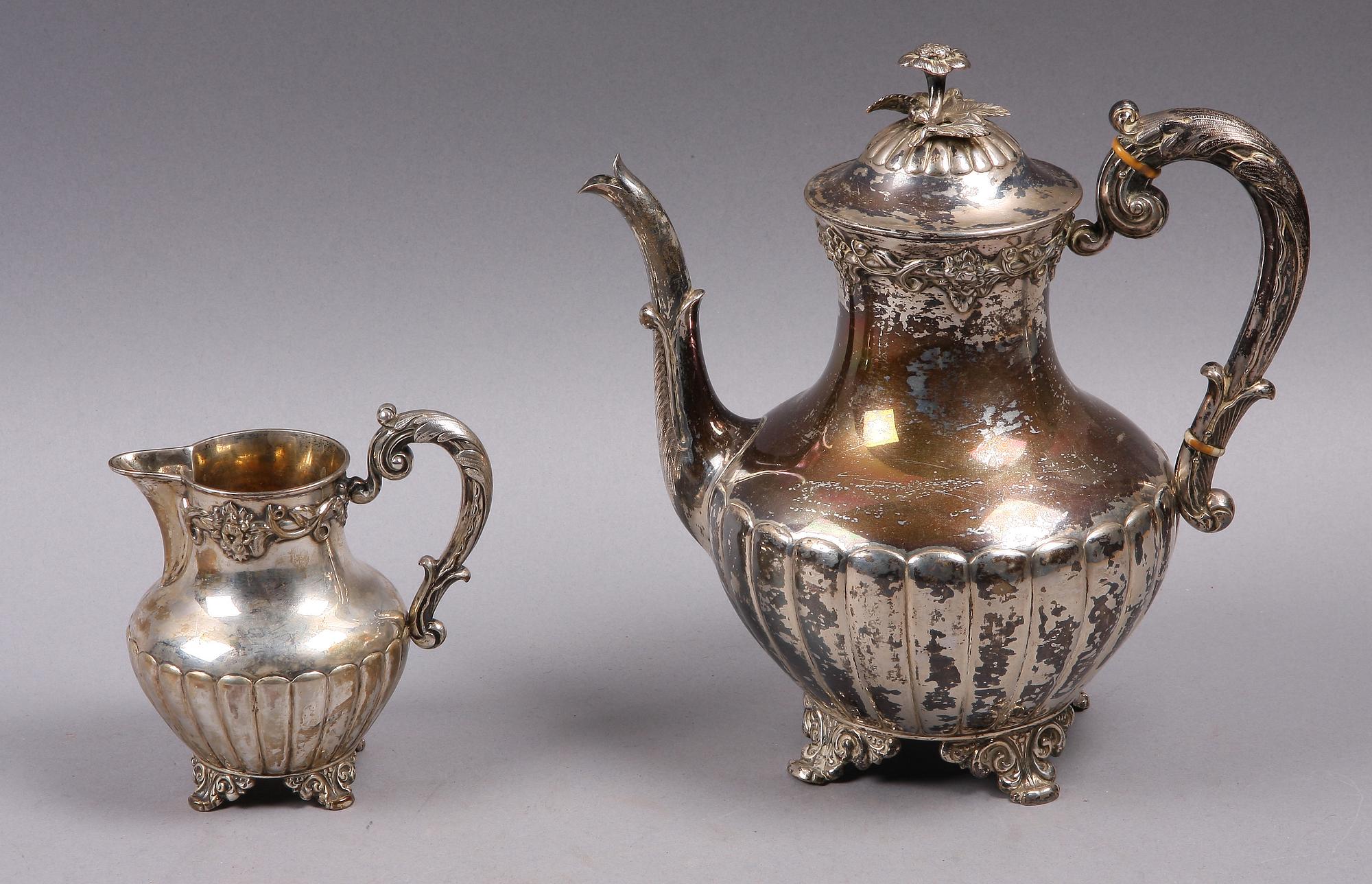 KAFFEKANNA OCH GRÄDDKANNA, silver, Möllenborg, Stockholm 1915.