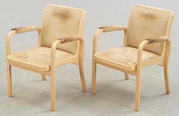 KARMSTOLAR, ett par, modell E45, Alvar Aalto, Artek.