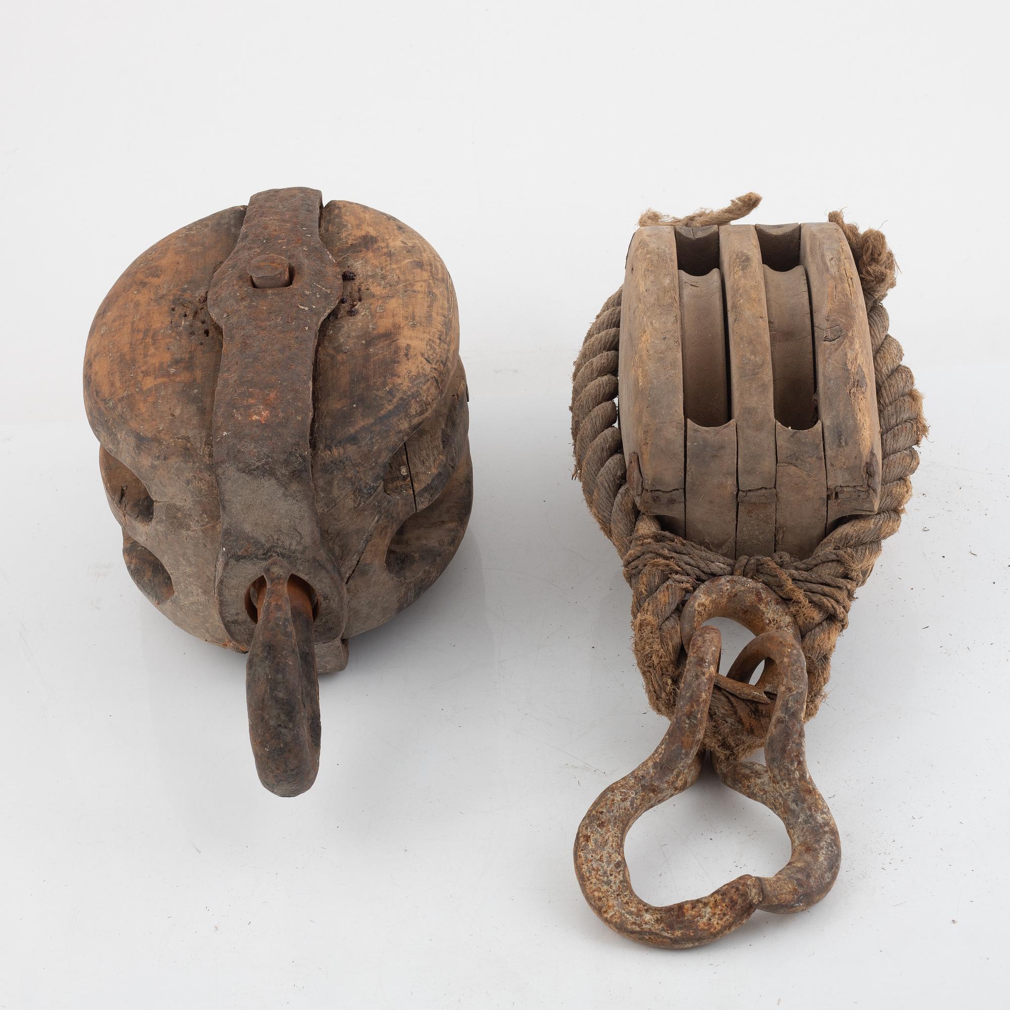 Two wooden blocks, 18th/19th century.