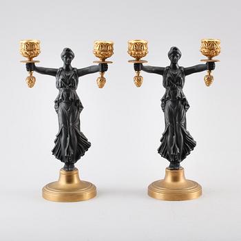 KANDELABRAR, 1 par, brons och patinerad metall, empirestil, 1800-talets andra hälft.
