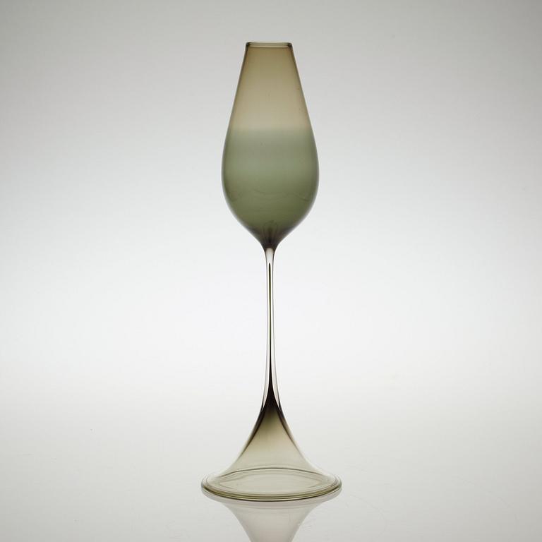 A Nils Landberg glass goblet, Orrefors.