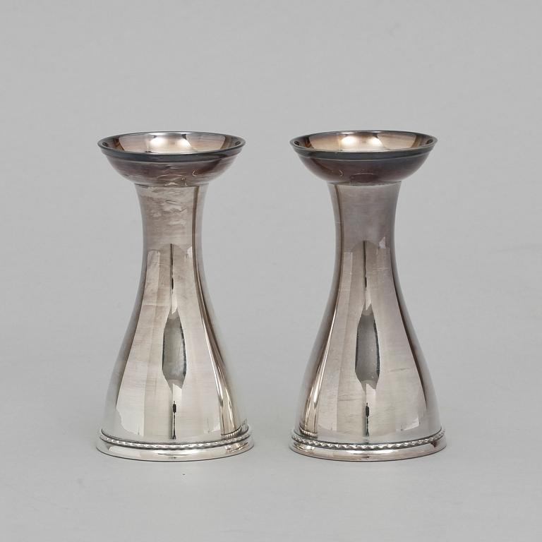 LJUSSTAKAR, ett par, silver, Ainar Axelsson, GAB, 1955. Tot vikt ca 138 g.