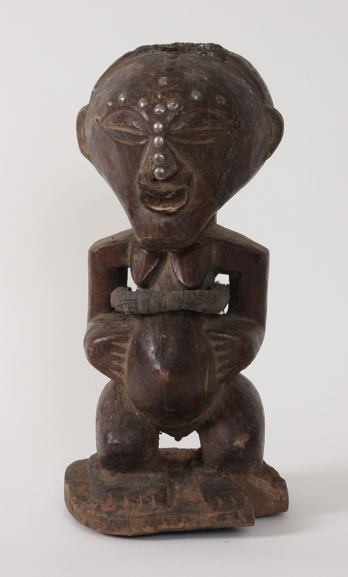 SKULPTUR, trä samt vitmetall, trol, Songye, Kongo Kinshasa.
