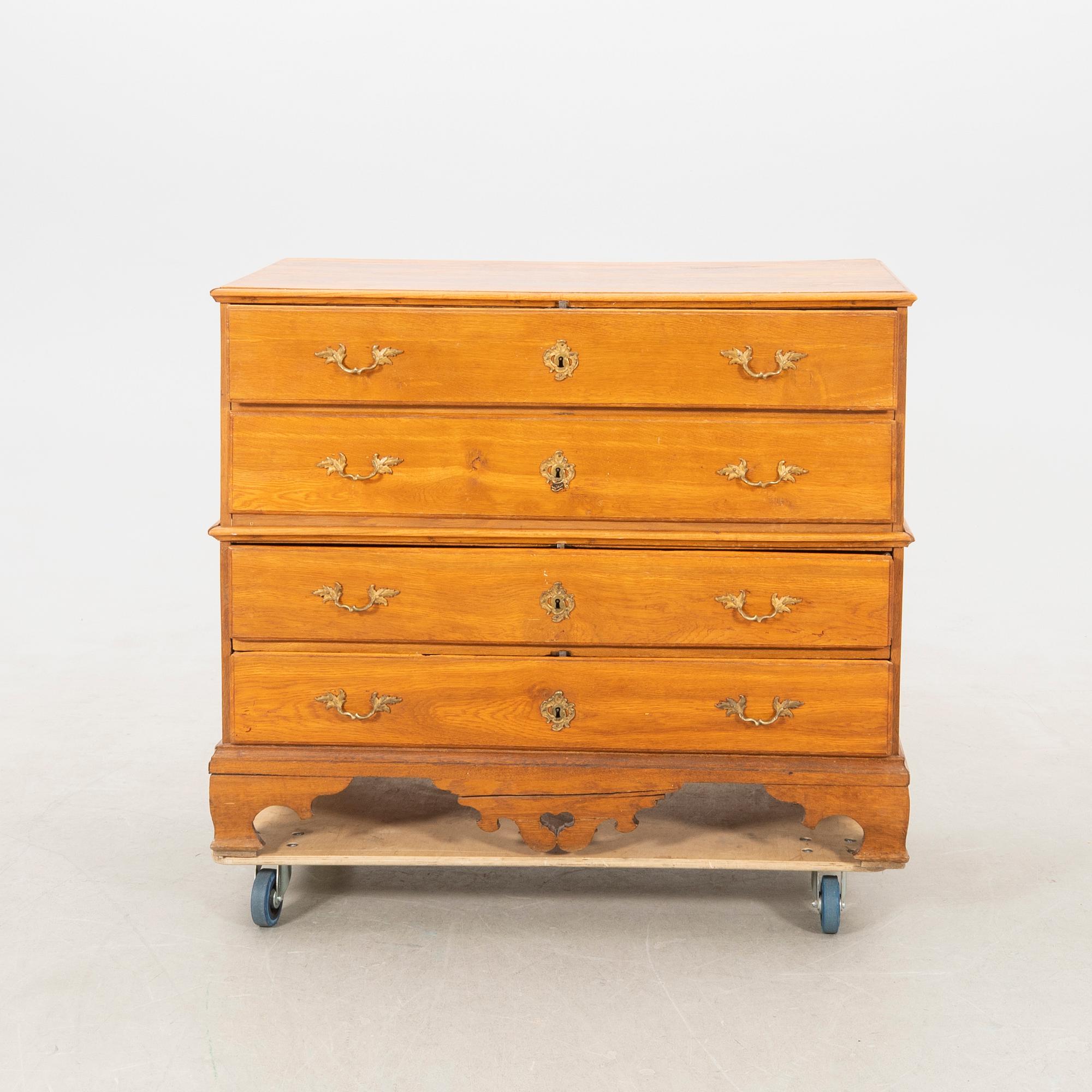 Drawer chest, late 18th century.