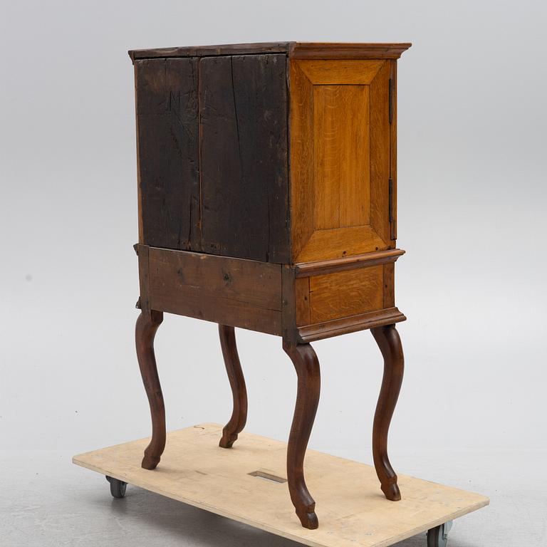 A cabinet, 18th Century.