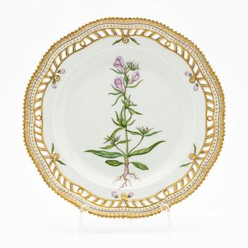 Royal Copenhagen, Plate, "Flora Danica", 1969-1974.