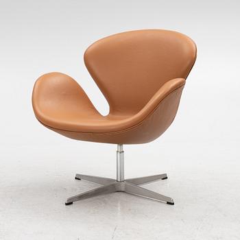 Arne Jacobsen, a 'Swan' easy chair, Fritz Hansen, Denmark, 1996.