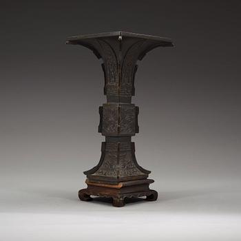 An archaistic bronze vase, Qing dynasty, 18th Century.