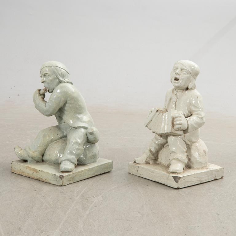 Trädgårdsfigurer, 2 st., stengods, Höganäs enligt uppgift, 1900-talets början.