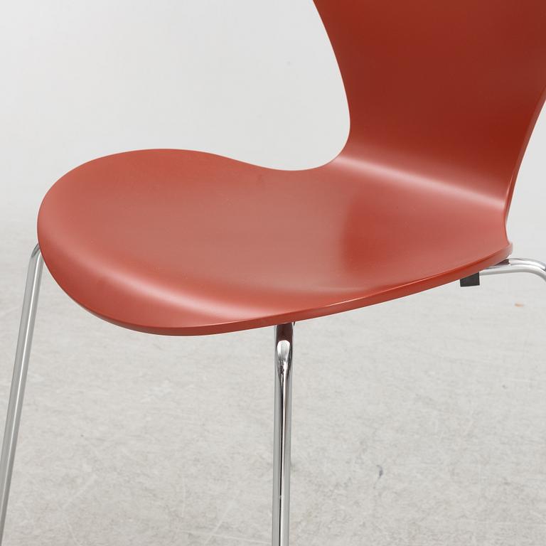 Arne Jacobsen, chairs, 5 pcs, "The Seven", Fritz Hansen, Denmark. 2022.