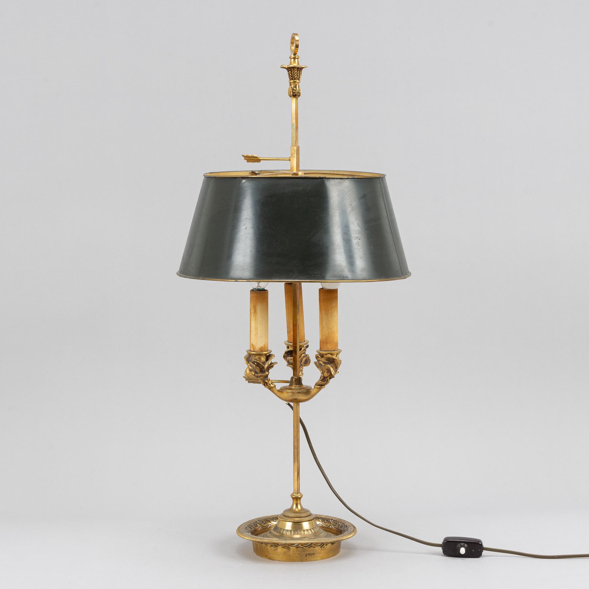 A Bouillotte table lamp, around the year 1900.