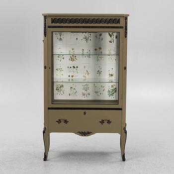 Vitrinskåp, 1900-talets mitt.