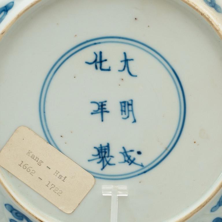 A pair of blue and white dishes, Qing dynasty, Kangxi (1736-95).