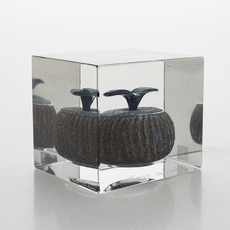Oiva Toikka, annual glass cube 1980, signed Oiva Toikka Nuutajärvi 1980, 37/1000.