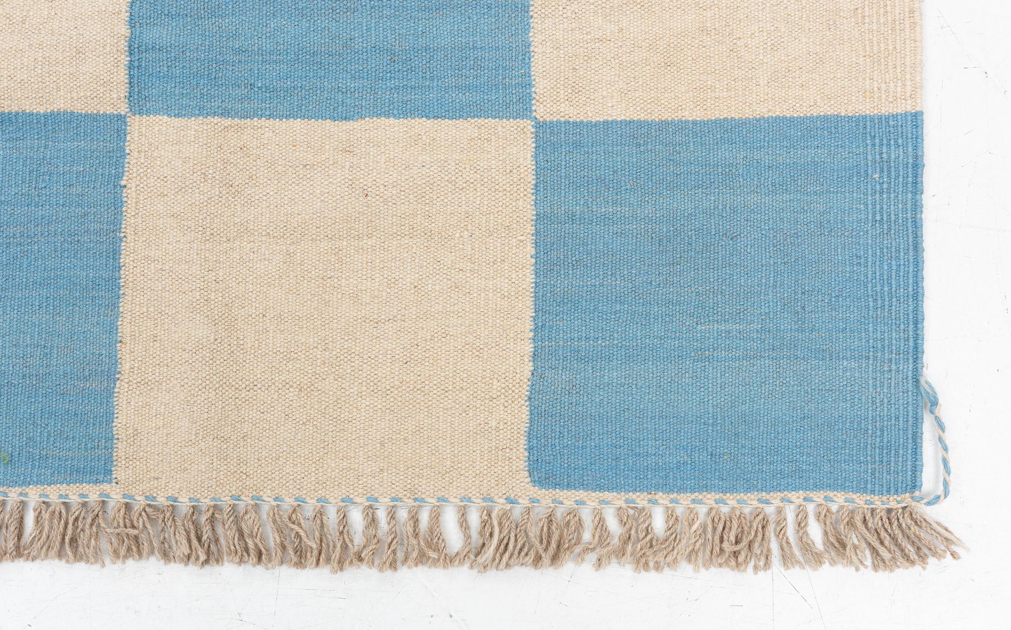 A Kelim carpet, c. 240 x 177 cm.