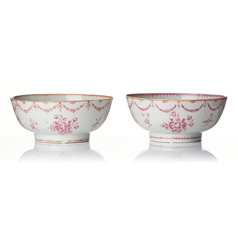 A pair of 'purpur camaieu' decorated punch bowls, Qing dynasty, Qianlong (1736-95).