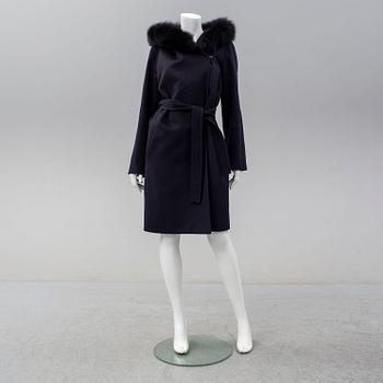 A size 40 coat from MAXMARA.