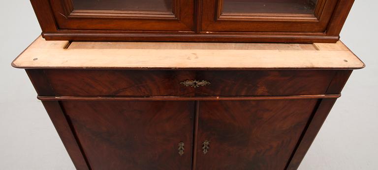 BOKSKÅP, 1800-talets andra hälft.