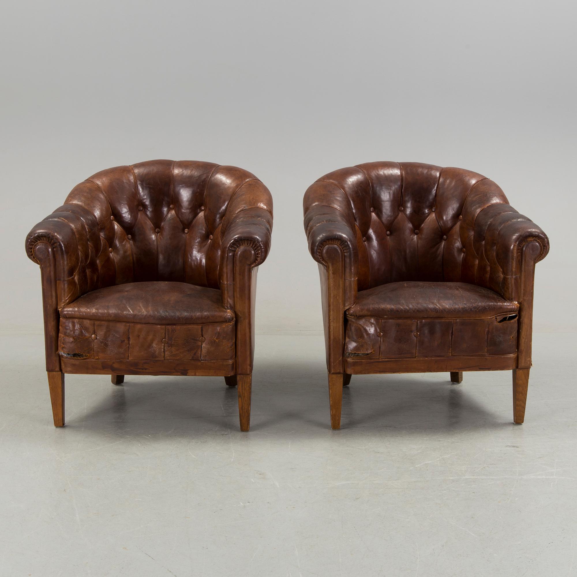 CLUBFÅTÖLJER, ett par, 1900-talets början.