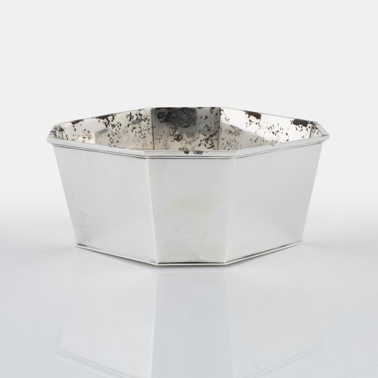 A silver bowl by Helge Lindgren för K Anderson, Stockholm, 1953.