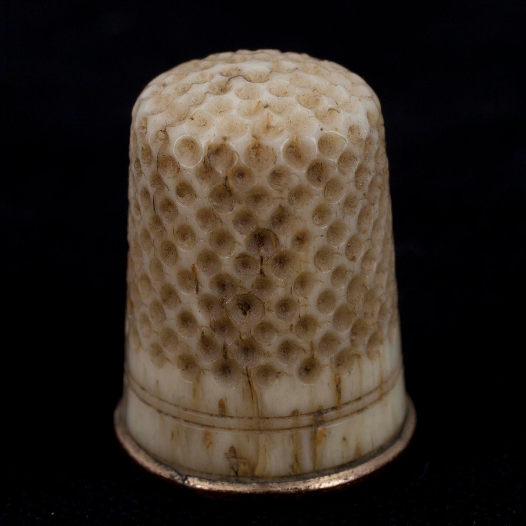 FINGERBORGAR, 3 st, en stämplad, guld 18K.