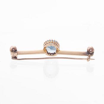 BROSCH, 14K guld, blått glas. Troligtvis England. Vikt ca 3,7 g.