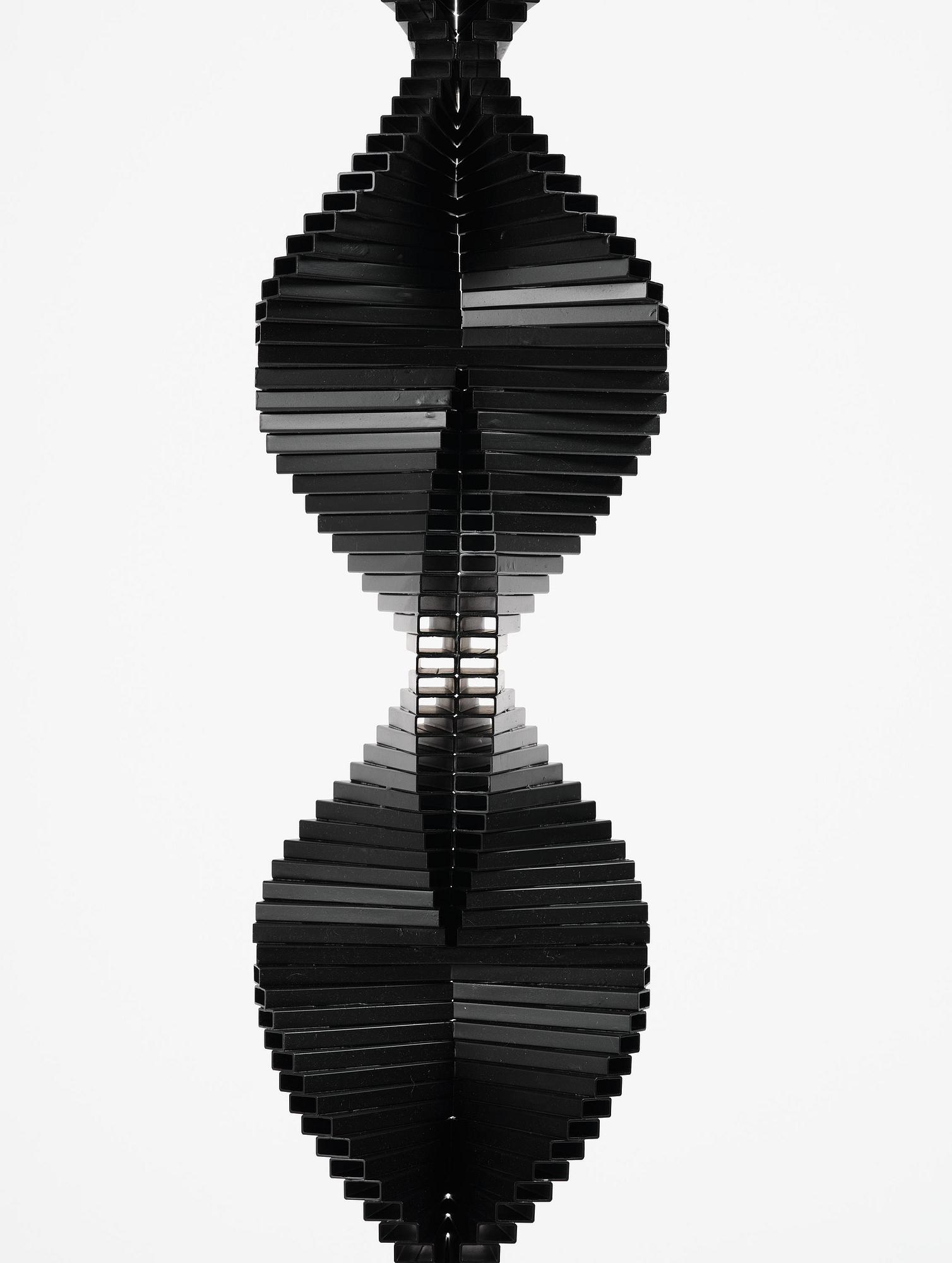 Arne Jones, "Yin-Yang kolonn".