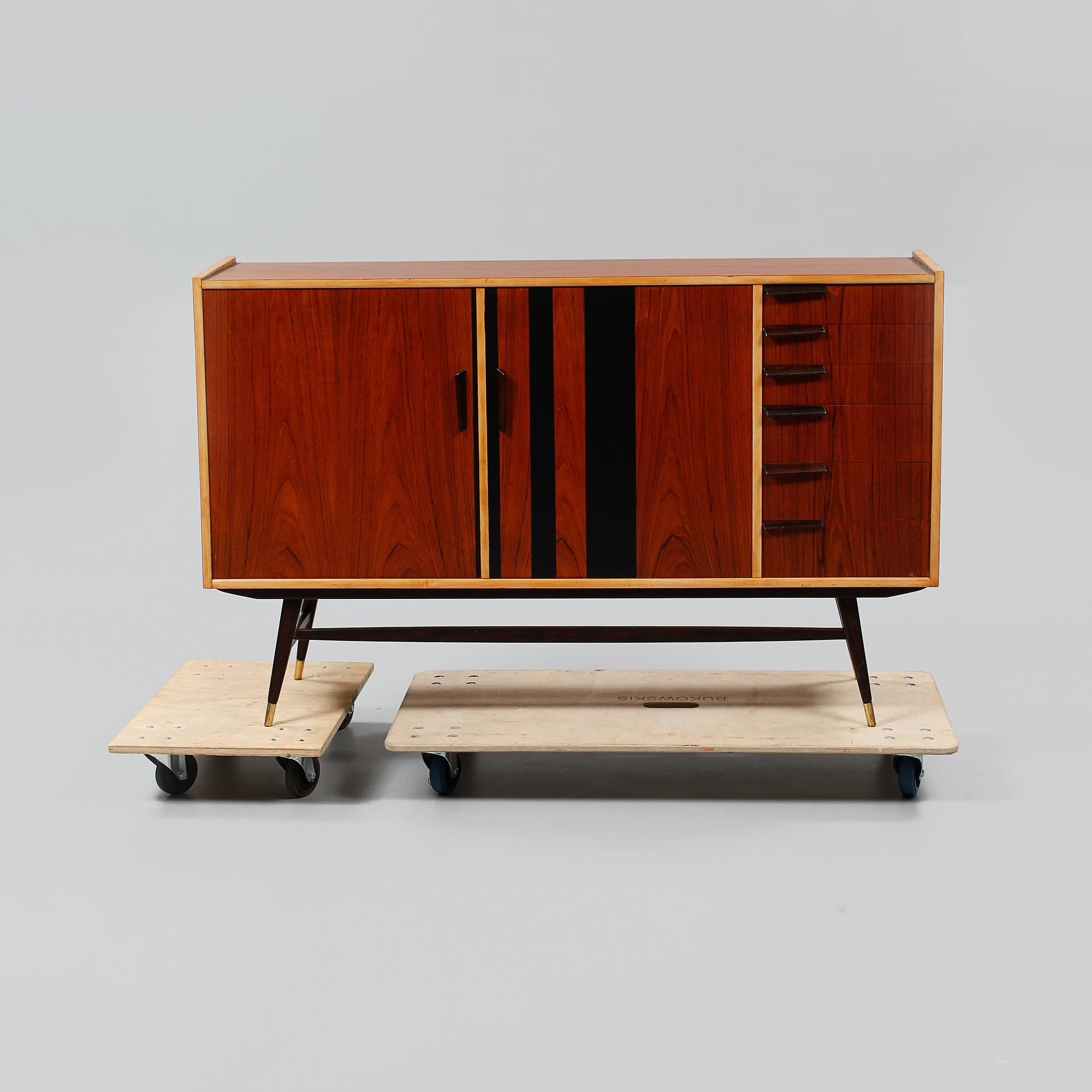 SIDEBOARD, 1900-talets tredje kvartal.