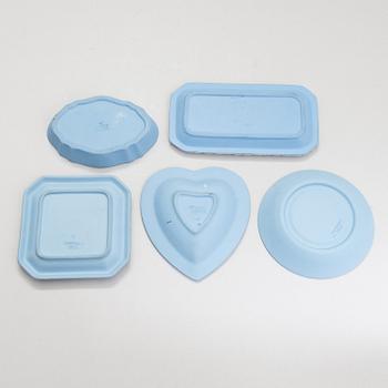 WEDGWOOD, Jasperware, 30 delar, England 1900-talets andra hälft.