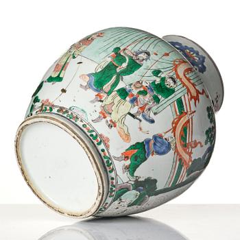 A famille verte decorated jar, early Kangxi, 17th century.