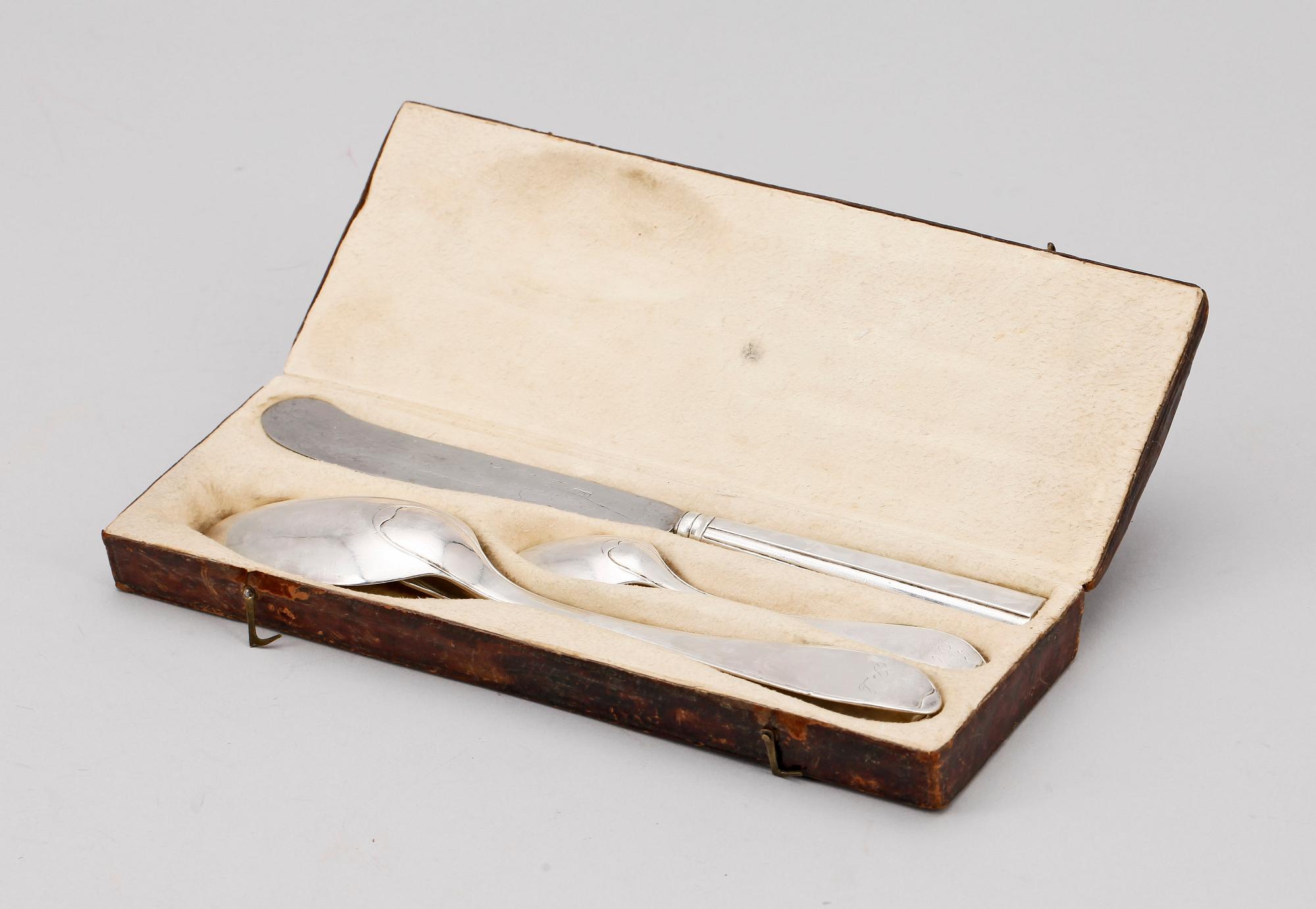 RESEBESTICK I ETUI, 4 delar, silver, Lars Biugg, Jönköping, 1810. Tot ca 270 gram.