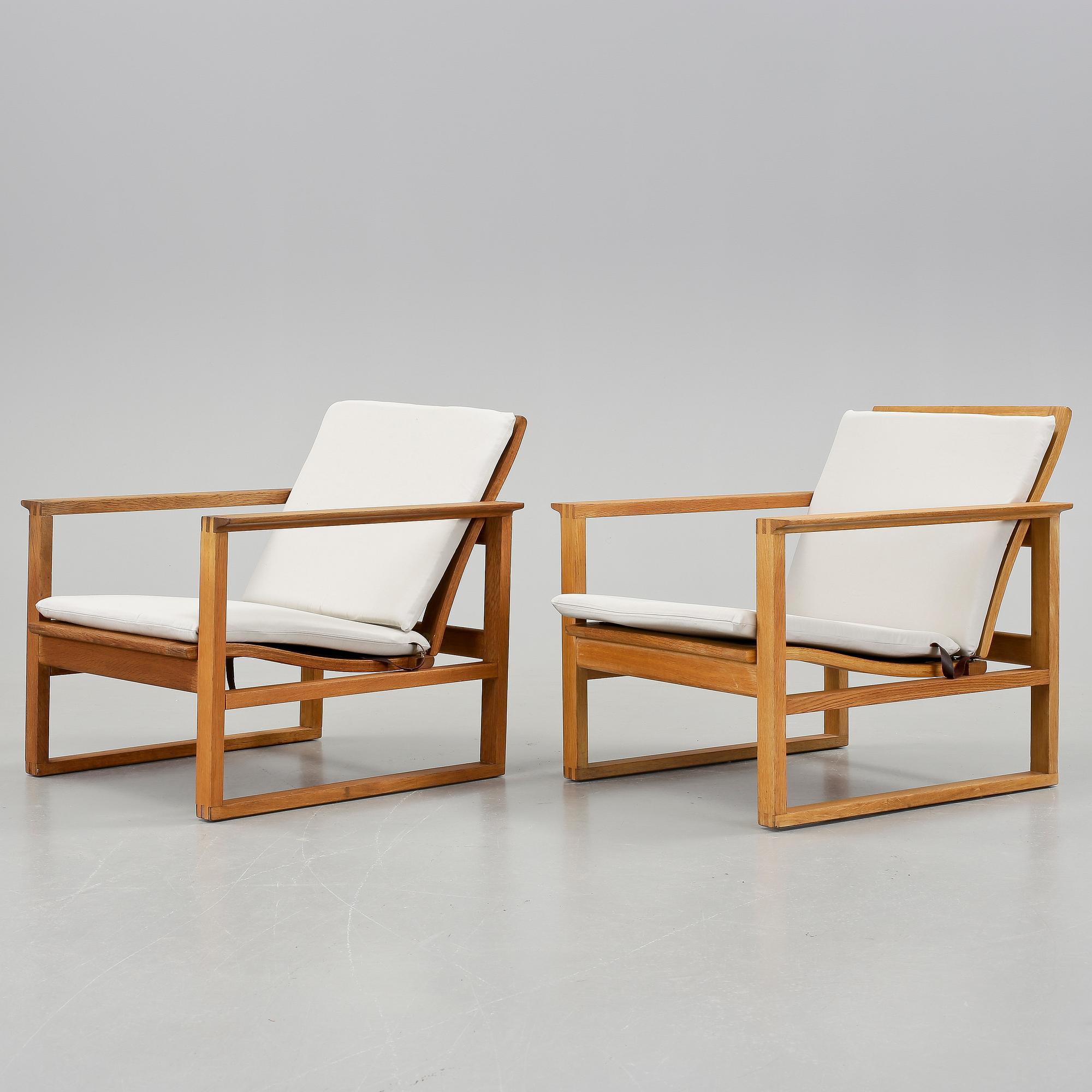 BØRGE MOGENSEN, fåtöljer, ett par, "Slädestolen modell 2256", Fredericia Möbelfabrik, etikettmärkta.