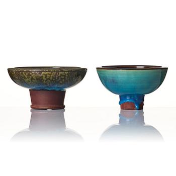 Wilhelm Kåge, a set of two Farsta stoneware footed bowls, Gustavsberg Studio 1958 and 1960.