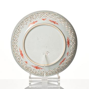 An imari dish with pierced sides, Qing dynasty, early 18th Century.