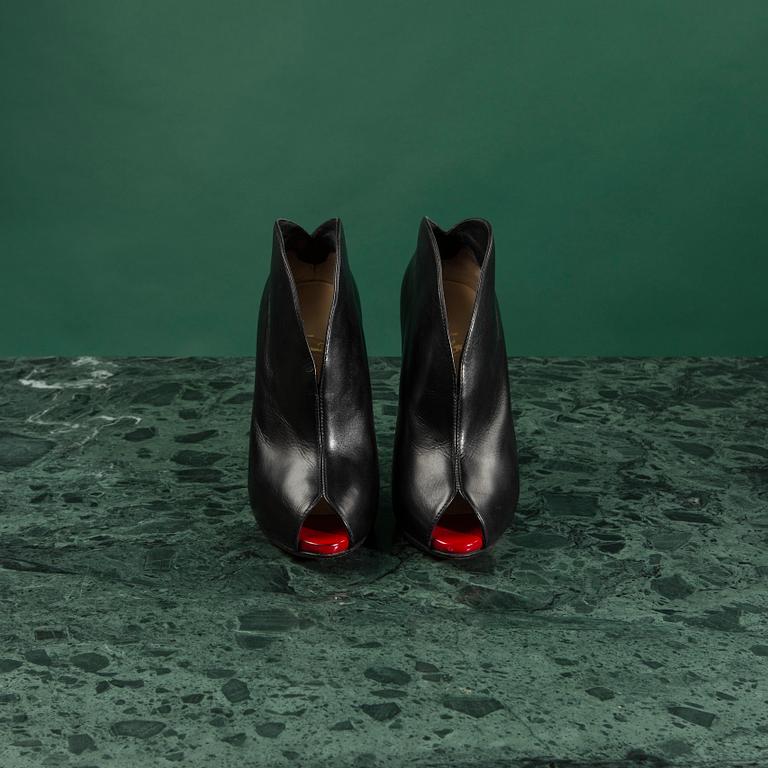 SKOR, CHRISTIAN LOUBOUTIN,  storlek 37.