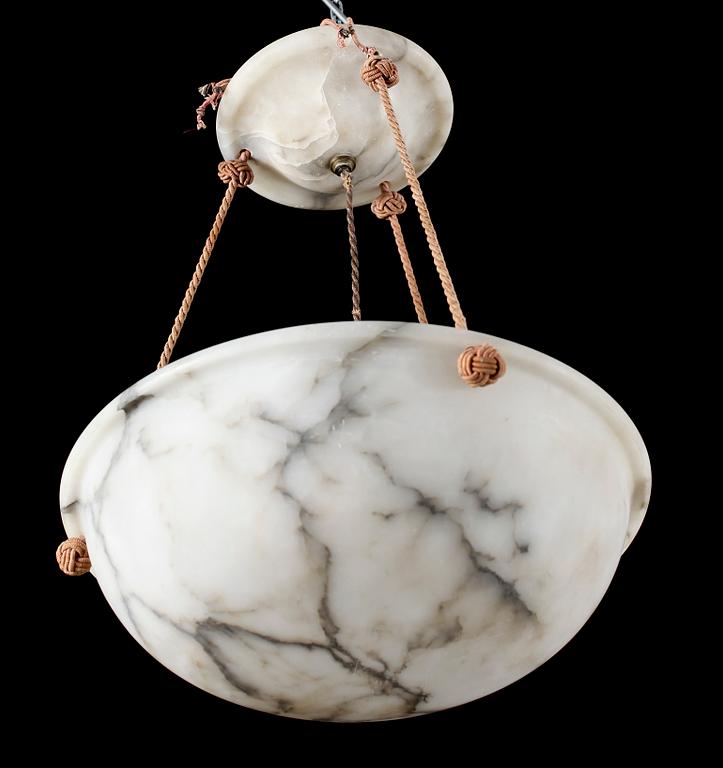 AMPEL, alabaster, 1900-talets första hälft. Höjd ca 53 cm.