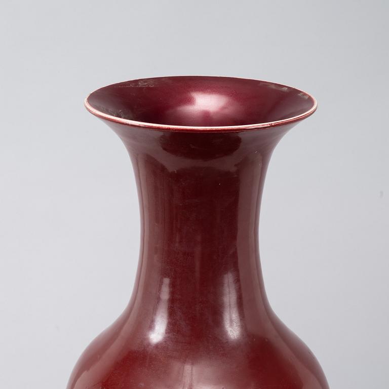 Praktvas, porslin. Kina, modern tillverkning.