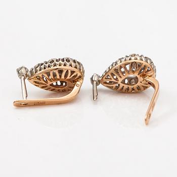 Korvakoru, 14K kultaa ja timantteja n. 0.96 ct yht. Venäjä.