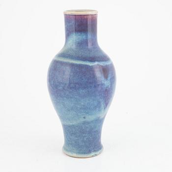 A flambé glazed vase, late Qing dynasty/20th century.