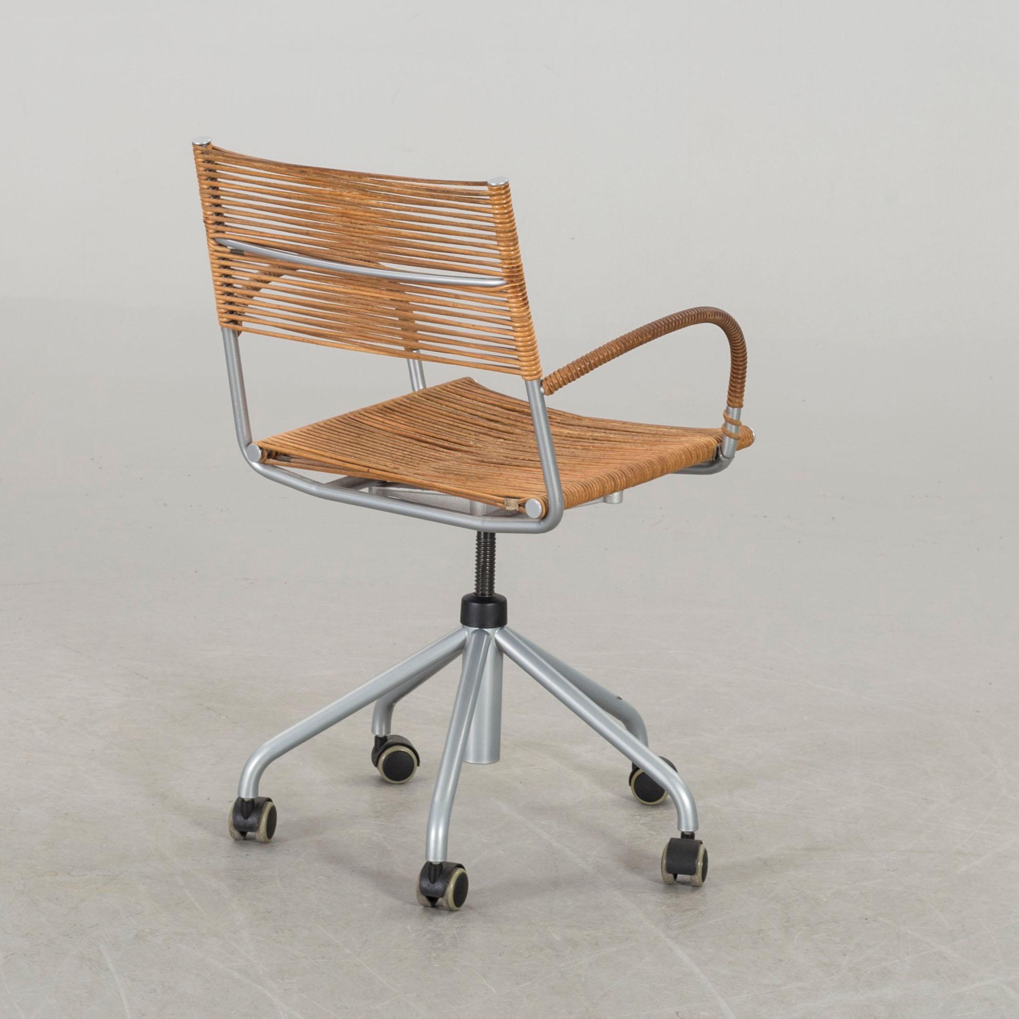 TITO AGNOLI skrivbordsstol "Miss B4", för Pierantonio Bonacina, Italien 1900-talets senare del.