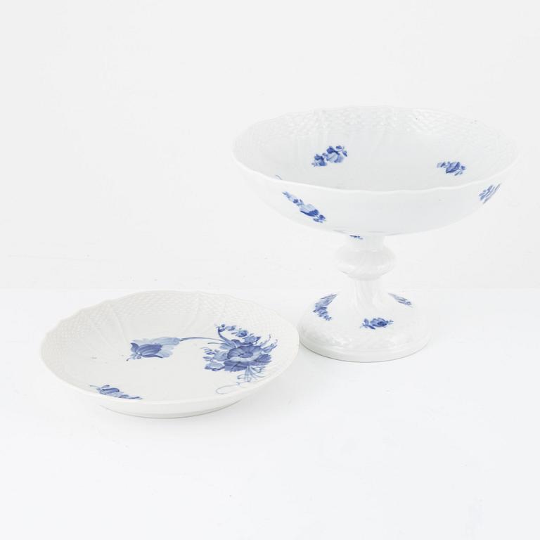 A 25-piece 'Blå blomst' porcelain coffee service, Royal Copenhagen, Denmark.