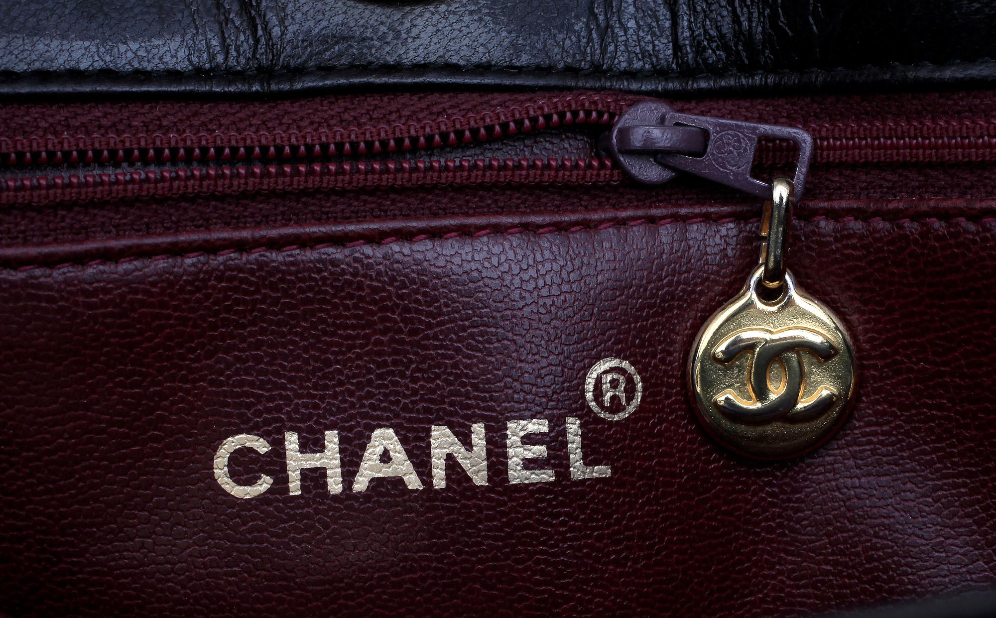 CHANEL, a black quilt leather shoulder bag, 1980's.