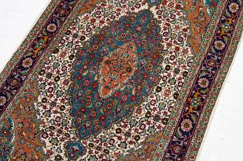Carpet, Tabriz. ca 168 x 96 cm.