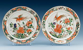 1571. A pair of famille verte dishes, Qing dynasty, Kangxi (1662-1722).
