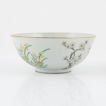 Two Chinese porcelain bowls, early 20th Century.