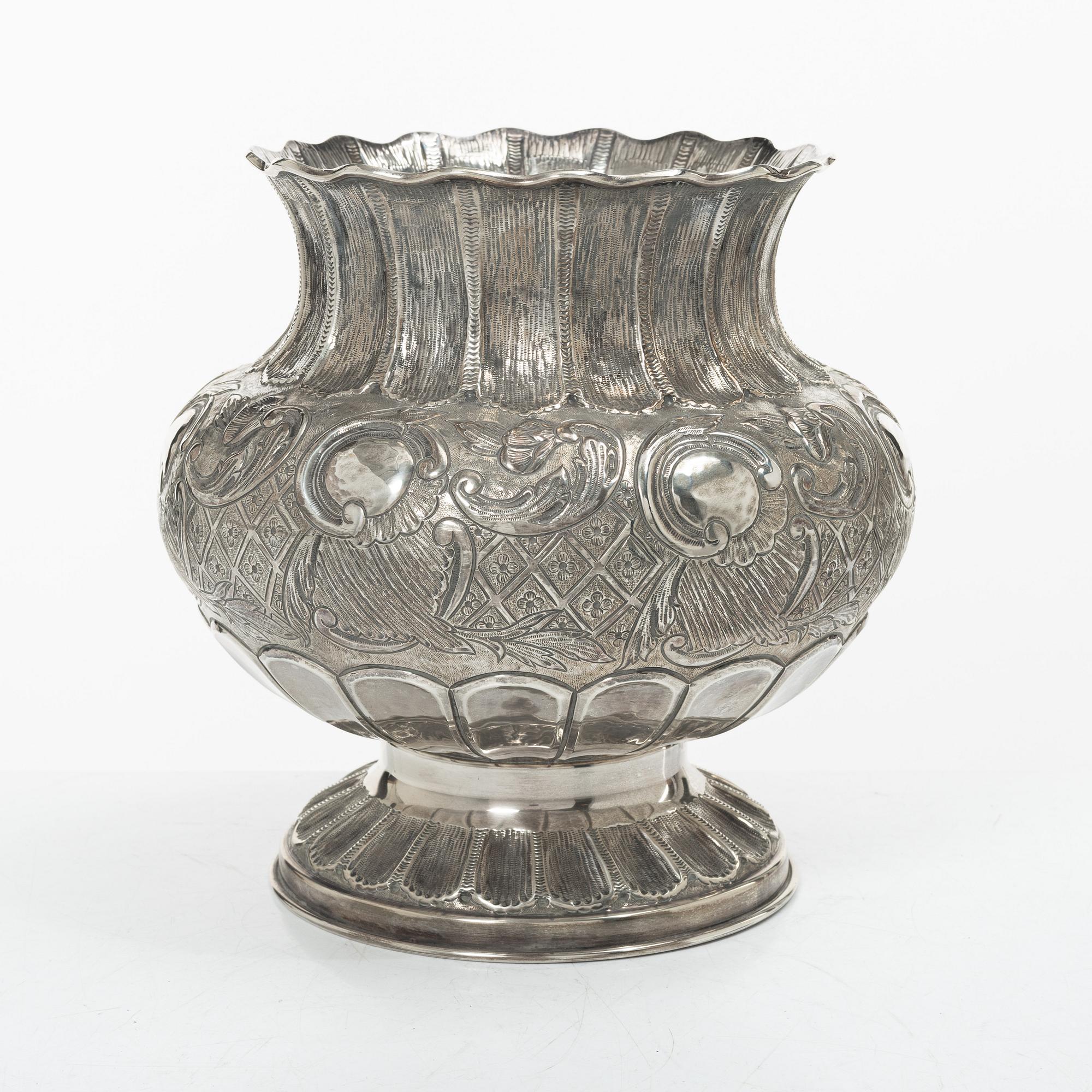 Vase / outer casing, silver, Rococo style, 20th century.