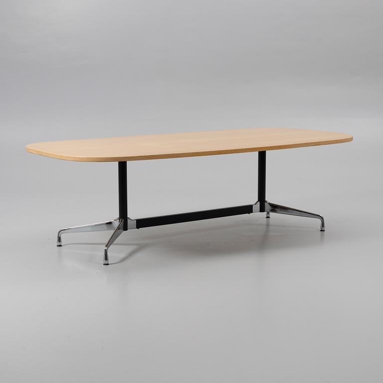 Charles & Ray Eames, Table, "Segmented table", Vitra.