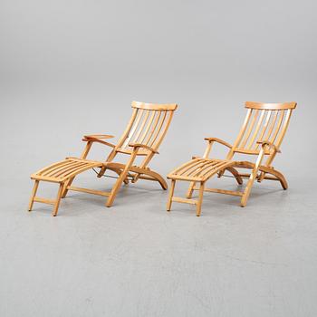 A pair of elm wood lounge chairs, Brogrens, second half of the 20th Century.