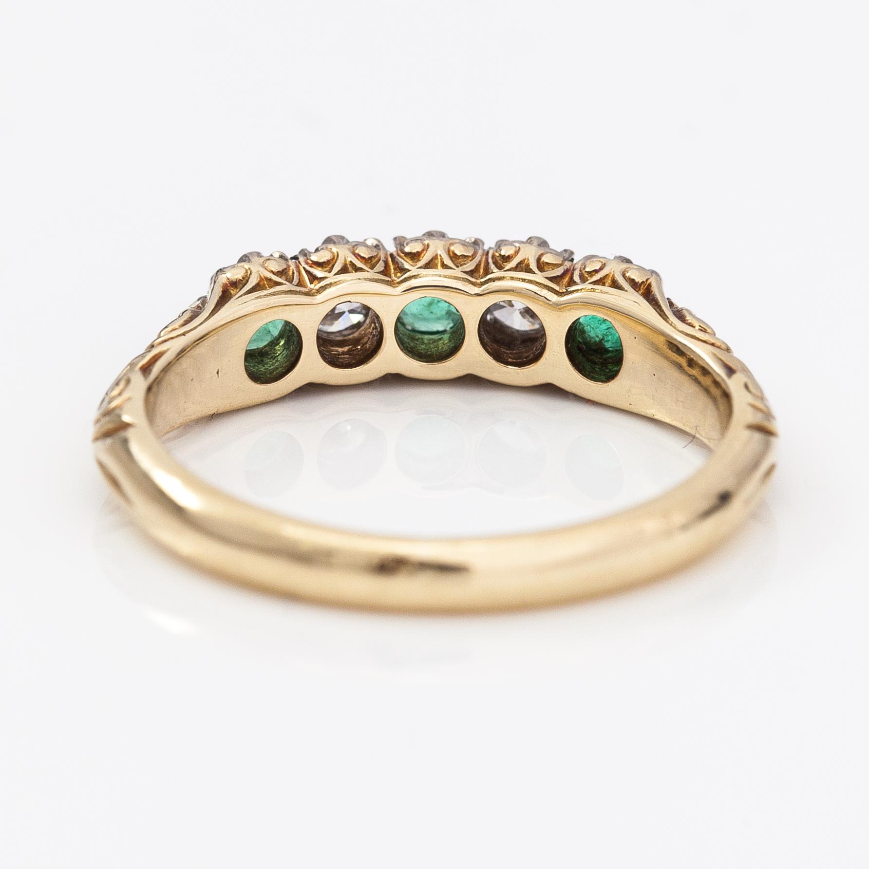 Sormus, 14K kultaa, timantteja n. 0.20 ct yht ja smaragdeja.