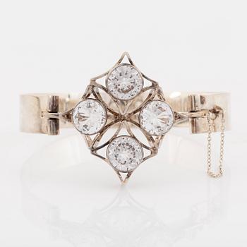 Kultasepät Salovaara, sterling silver bangle and pendant with rock crystal and syntehtic white spinel.